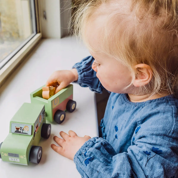 Farm Wooden Farm 4x4 With Horse Box And Horse