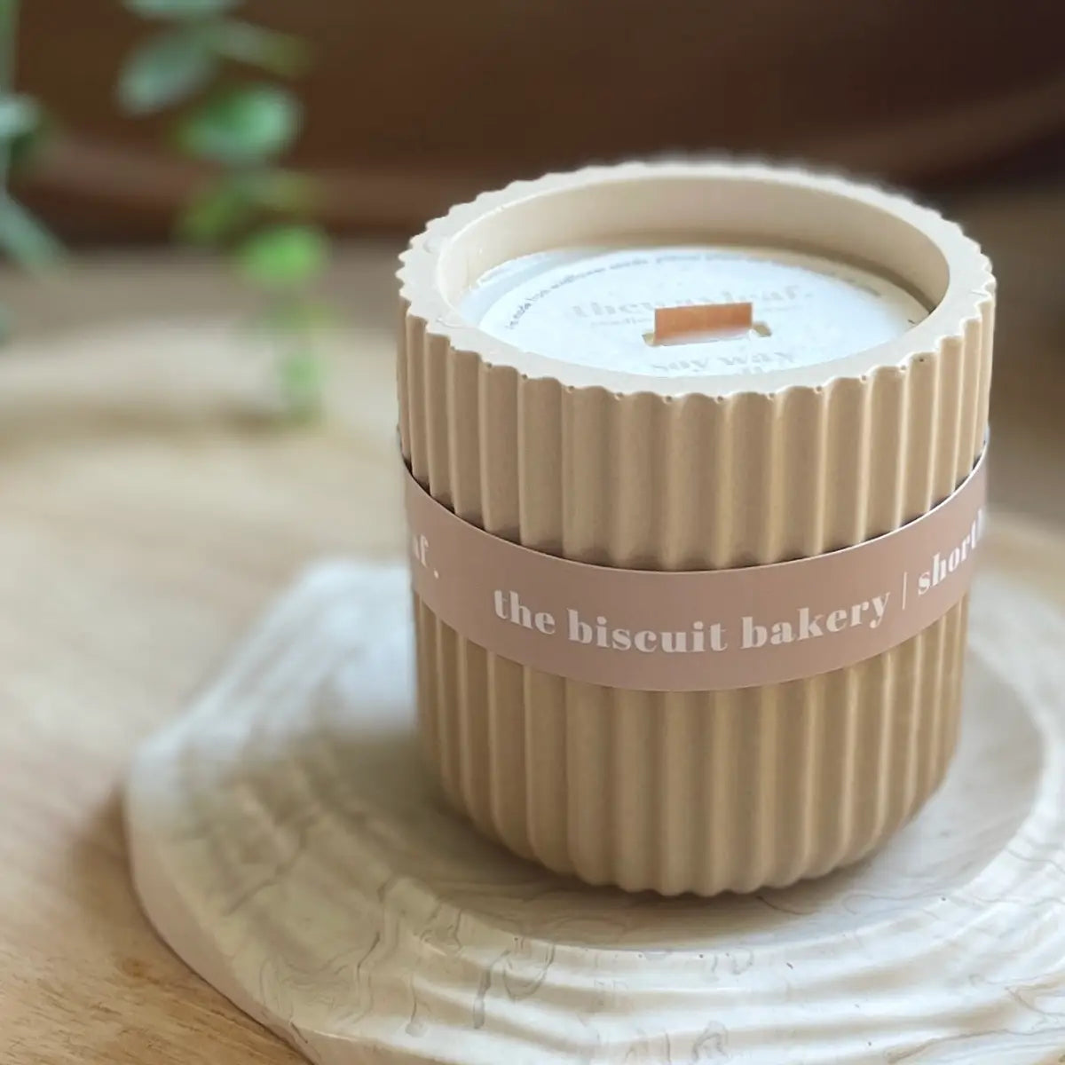Wax Leaf - Large Candle - Biscuit Bakery