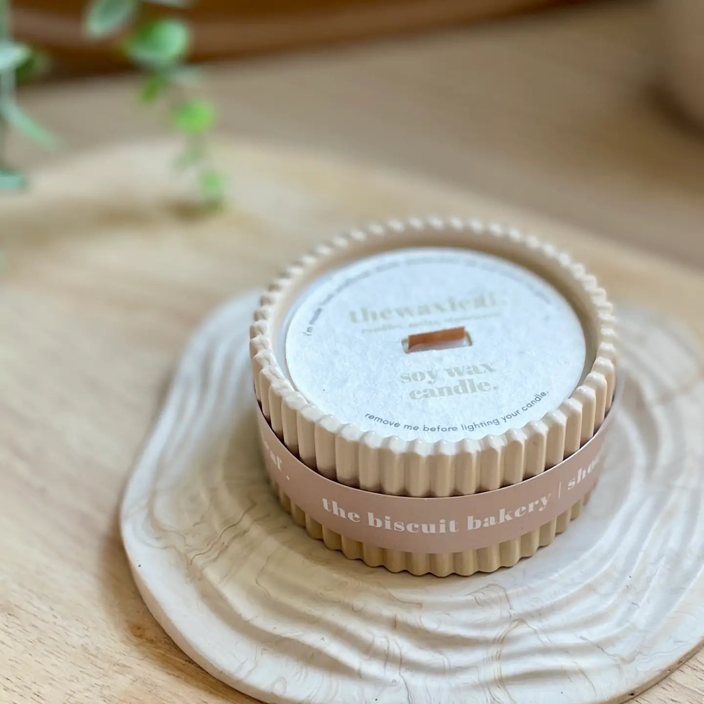 Wax Leaf - Small Candle - Biscuit Bakery